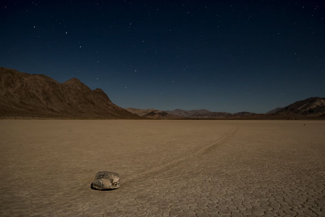 摄影师拍摄夜幕下的北京 灯亮起的一刻太惊艳了!